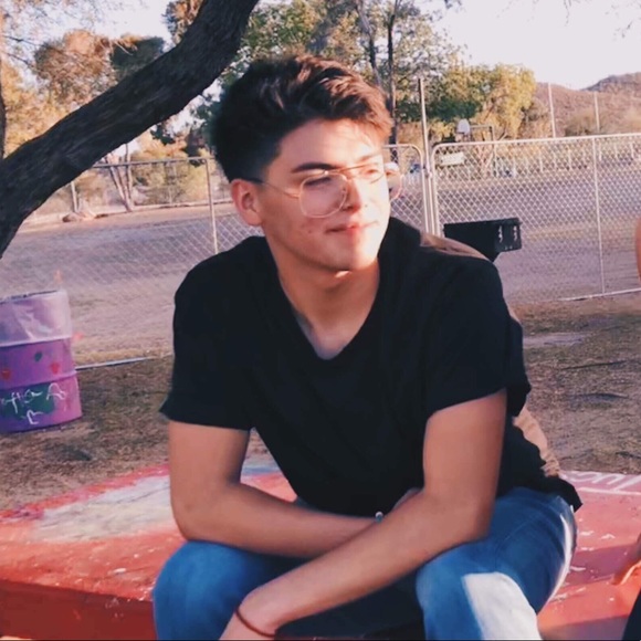 Meet your Posher, Andres - Picture 1 of 1